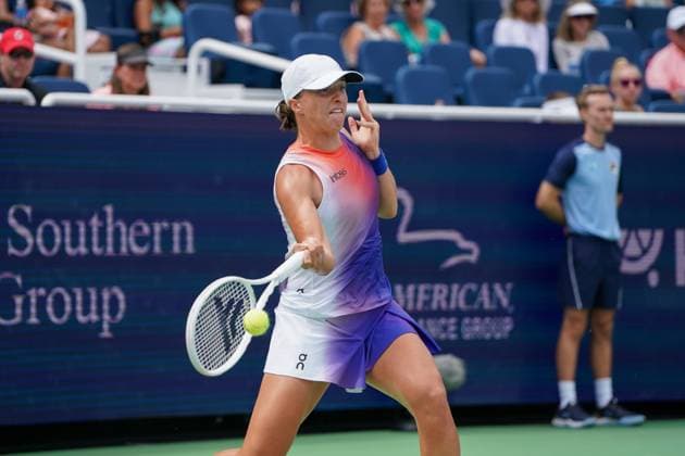 Cincinnati Open 2024 - Day 8 Iga Swiatek is playing during her semifinal match with Aryna Sabalenka at the Cincinnati Open tennis tournament in Mason, Ohio, on August 18, 2024. Mason Ohio United States  Copyright: xJasonxWhitmanx originalFilename:whitman-cincinna240818_npZuK.jpg