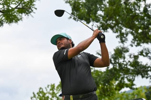 WHITE SULPHUR SPRINGS, WV - AUGUST 18: Torque GC s Sebastian Munoz watches his shot from the second tee during the final round of LIV Golf Greenbrier tournament at The Greenbrier Resort on August 18, 2024, in White Sulphur Springs, WV.(Photo by Brian Bishop Icon Sportswire) GOLF: AUG 18 LIV Golf League Greenbrier EDITORIAL USE ONLY Icon240818003