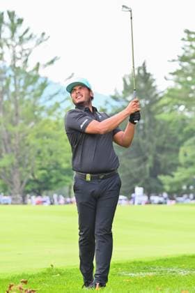 WHITE SULPHUR SPRINGS, WV - AUGUST 18: Torque GC s Sebastian Munoz watches his approach shot on second hole during the final round of LIV Golf Greenbrier tournament at The Greenbrier Resort on August 18, 2024, in White Sulphur Springs, WV.(Photo by Brian Bishop Icon Sportswire) GOLF: AUG 18 LIV Golf League Greenbrier EDITORIAL USE ONLY Icon240818004