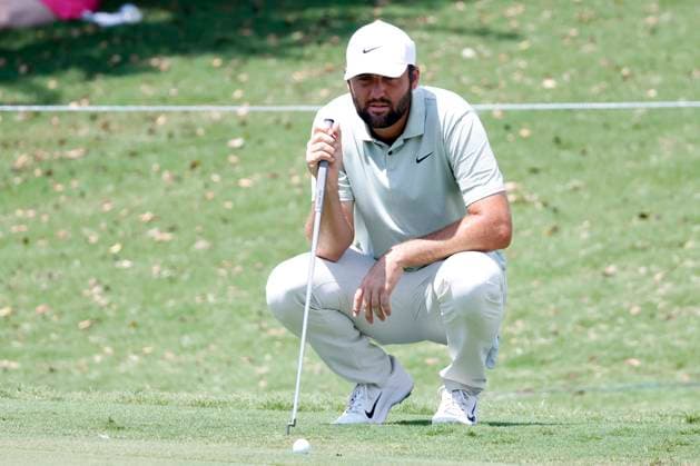 MEMPHIS, TN - AUGUST 18: Scottie Scheffler reads a putt on the No. 9 green during the final round of the FedEx St. Jude Championship, August 18, 2024 at TPC Southwind in Memphis, Tennessee. (Photo by Matthew Maxey Icon Sportswire) GOLF: AUG 18 PGA, Golf Herren FedExCup Playoffs - FedEx St. Jude Championship EDITORIAL USE ONLY Icon240818025
