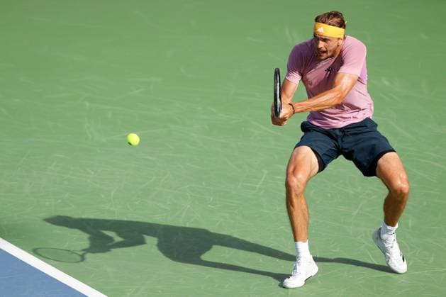 CINCINNATI, OH - AUGUST 18: Alexander Zverev of Germany returns a backhand during the semifinal round of the Cincinnati Open on August 18, 2024, at the Lindner Family Tennis Center in Mason, OH. (Photo by Ian Johnson Icon Sportswire) TENNIS: AUG 18 Cincinnati Open EDITORIAL USE ONLY Icon240818044