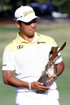 MEMPHIS, TN - AUGUST 18: Hideki Matsuyama looks at the holds the championÕs trophy following his win in the final round of the FedEx St. Jude Championship, August 18, 2024 at TPC Southwind in Memphis, Tennessee. (Photo by Matthew Maxey Icon Sportswire) GOLF: AUG 18 PGA, Golf Herren FedExCup Playoffs - FedEx St. Jude Championship EDITORIAL USE ONLY Icon240818031