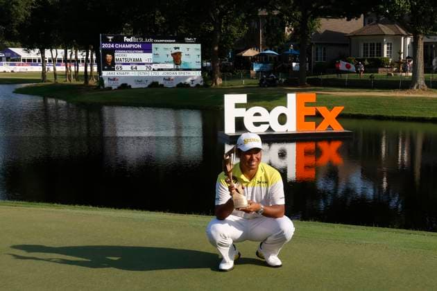 MEMPHIS, TN - AUGUST 18: Hideki Matsuyama holds the championÕs trophy in front of a FedEx sign following his win in the final round of the FedEx St. Jude Championship, August 18, 2024 at TPC Southwind in Memphis, Tennessee. (Photo by Matthew Maxey Icon Sportswire) GOLF: AUG 18 PGA, Golf Herren FedExCup Playoffs - FedEx St. Jude Championship EDITORIAL USE ONLY Icon240818034