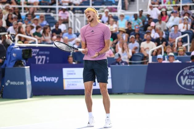 CINCINNATI, OH - AUGUST 18: Alexander Zverev of Germany reacts during the semifinal round of the Cincinnati Open on August 18, 2024, at the Lindner Family Tennis Center in Mason, OH. (Photo by Ian Johnson Icon Sportswire) TENNIS: AUG 18 Cincinnati Open EDITORIAL USE ONLY Icon240818056