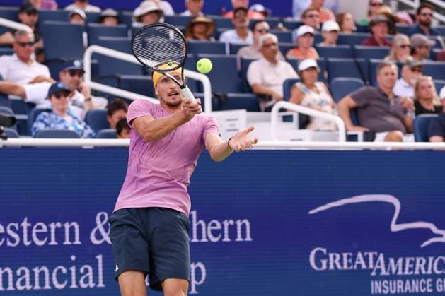 CINCINNATI, OH - AUGUST 18: Alexander Zverev of Germany hits a forehand during the semifinal round of the Cincinnati Open on August 18, 2024, at the Lindner Family Tennis Center in Mason, OH. (Photo by Ian Johnson Icon Sportswire) TENNIS: AUG 18 Cincinnati Open EDITORIAL USE ONLY Icon240818058