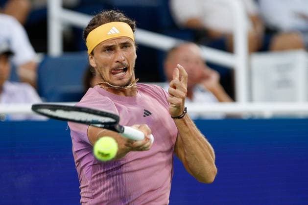 CINCINNATI, OH - AUGUST 18: Alexander Zverev of Germany hits a forehand during the semifinal round of the Cincinnati Open on August 18, 2024, at the Lindner Family Tennis Center in Mason, OH. (Photo by Ian Johnson Icon Sportswire) TENNIS: AUG 18 Cincinnati Open EDITORIAL USE ONLY Icon240818073
