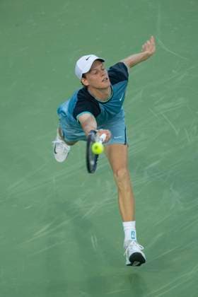 August 18, 2024, Mason, Oh, USA: 2024 Cincinnati Open Tennis, 2024 08 18 - Jannik Sinner hits a ball against opponent Alexander (Sasha) Zverev. ZUMAPress Mason USA - ZUMAn24_ 20240818_zaf_n24_215 Copyright: xWallyxNellx