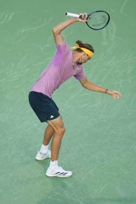 August 18, 2024, Mason, Oh, USA: 2024 Cincinnati Open Tennis, 2024 08 18 - Alexander (Sasha) Zverev aims to smash his racket but then lies it down gently in frustration in a match against opponent Jannik Sinner. ZUMAPress Mason USA - ZUMAn24_ 20240818_zaf_n24_212 Copyright: xWallyxNellx