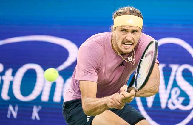 CINCINNATI, OH - AUGUST 18: Alexander Zverev of Germany hits a backhand in a match against Jannik Sinner of Italy during the semifinal round of the Cincinnati Open at the Lindner Family Tennis Center on August 18, 2024 in Mason, OH. (Photo by Shelley Lipton Icon Sportswire) TENNIS: AUG 18 Cincinnati Open EDITORIAL USE ONLY Icon2408182635
