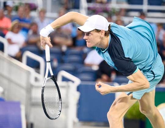 CINCINNATI, OH - AUGUST 18: Jannik Sinner of Italy hits a serve against Alexander Zverev of Germany during the semifinal round of the Cincinnati Open at the Lindner Family Tennis Center on August 18, 2024 in Mason, OH. (Photo by Shelley Lipton Icon Sportswire) TENNIS: AUG 18 Cincinnati Open EDITORIAL USE ONLY Icon2408182647