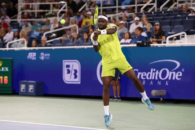 CINCINNATI, OH - AUGUST 18: Frances Tiafoe hits a backhand during the semifinal round of the Cincinnati Open on August 18, 2024, at the Lindner Family Tennis Center in Mason, OH. (Photo by Ian Johnson Icon Sportswire) TENNIS: AUG 18 Cincinnati Open EDITORIAL USE ONLY Icon240818083