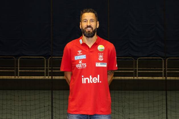 Coach Bennet Wiegert SC Magdeburg 1 Handball Bundesliga portrait appointment 1 BL 2024 2025 official photo appointment SC Magdeburg in the GETEC Arena in Magdeburg portrait, portrait, single image, Germany, handball, men, GER, 19 08 2024 Christian Schroedter