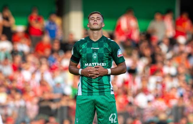 Sport Themen der Woche KW34 Sport Bilder des Tages Fußball, Herren, Saison 2024 2025, DFB-Pokal (1. Runde), FC Energie Cottbus - SV Werder Bremen, Keke Topp (Werder Bremen), Jubel nach Tor zum 0:1, 19.08.2024, *** Soccer, Men, Season 2024 2025, DFB Cup 1 round , FC Energie Cottbus SV Werder Bremen, Keke Topp Werder Bremen , Cheering after goal to 0 1, 19 08 2024, Copyright: xSebastianxRäppold MatthiasxKochx