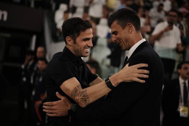 Como s head coach Cesc Fabregas amd Juventus& x2019; head coach Thiago Motta during the Serie A soccer match between Juventus and Como at the Allianz Stadium in Turin, north west Italy - Monday, August 19, 2024. - Soccer .  Copyright: xx