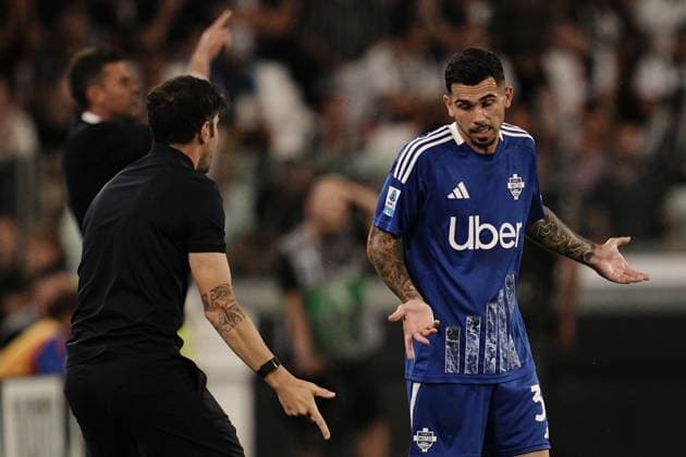 Como s head coach Cesc Fabregas and Como s Lucas Da Cunha during the Serie A soccer match between Juventus and Como at the Allianz Stadium in Turin, north west Italy - Monday, August 19, 2024. - Soccer .  Copyright: xMarcoxAlpozzi LaPressex