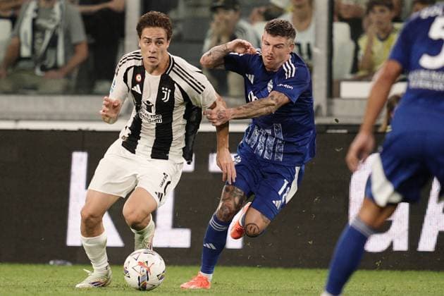 Juventus& x2019; Kenan Yildiz , Como s Alberto Moreno during the Serie A soccer match between Juventus and Como at the Allianz Stadium in Turin, north west Italy - Monday, August 19, 2024. - Soccer .  Copyright: xMarcoxAlpozzi LaPressex