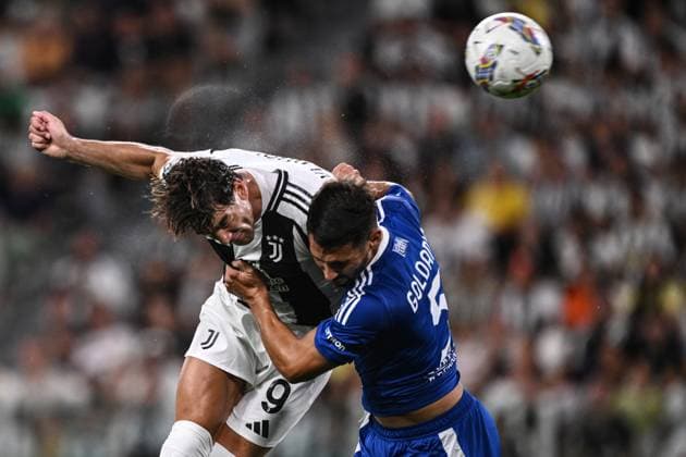 Mg Torino 19 08 2024 - campionato di calcio serie A Juventus-Como foto Matteo Gribaudi Image nella foto: Dusan Vlahovic-Edoardo Goldaniga 