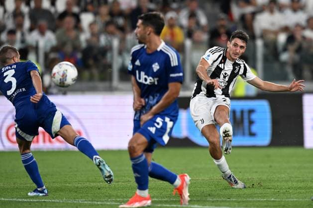 Db Torino 19 08 2024 - campionato di calcio serie A Juventus-Como foto Daniele Buffa Image nella foto: gol Andrea Cambiaso 