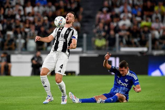 Italian soccer Serie A match - Juventus FC vs Como 1907 Federico Gatti during Serie A 2024 25 match between Juventus FC and Como Calcio at Allianz Stadium on august 18, 2024 in Turin, Italy - ph Giuliano Marchisciano during Juventus FC vs Como 1907, Italian soccer Serie A match in Turin, Italy, August 19 2024 Turin Italy  Copyright: xIPAxSport ABACAx