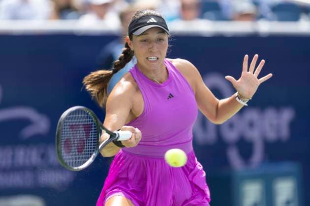 August 19, 2024, Mason, Oh, USA: 2024 Cincinnati Open Tennis, 2024 08 19 - Jessica Pegula plays a ball against Aryna Sabalenka in the women s finals, where Sabalenka won 6-3 7-5. ZUMAPress Mason USA - ZUMAn24_ 20240819_zaf_n24_012 Copyright: xWallyxNellx