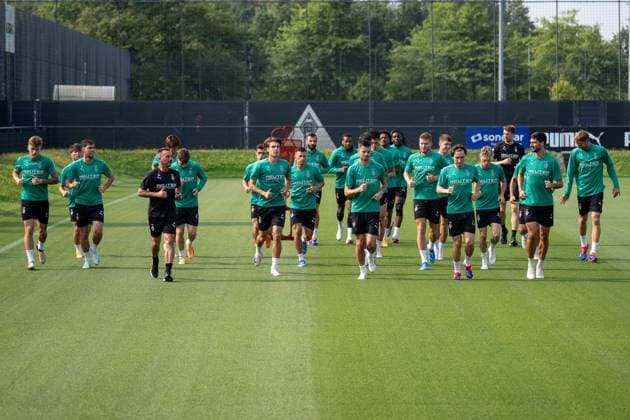 20 08 2024, Soccer 1 Bundesliga, Season 2024 2025, public training, Borussia Moenchengladbach on the training ground at Borussia Park in Moenchengladbach The team during their warm-up round Photo Kirchner Media TH Copyright: xKirchner-Media THx
