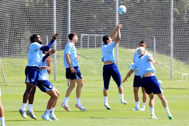 DEU, DFL, 2 FBL Hertha BSC, Training, 20 08 2024, Sportforum, Berlin, DEU, DFL, 2 FBL Hertha BSC, Training, im Bild Hertha Spielerkreis, Ibrahim Maza Hertha BSC Berlin 10 , Haris Tabakovic Hertha BSC Berlin 25 , Deyovaisio Zeefuik Hertha BSC Berlin 42 DFL regulations prohibit any use of Photographs as image sequences and or quasi video Foto Juergen Engler nordphoto GmbH nordphotoxGmbHx xEngler nph00076