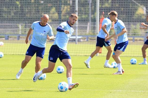DEU, DFL, 2 FBL Hertha BSC, Training, 20 08 2024, Sportforum, Berlin, DEU, DFL, 2 FBL Hertha BSC, Training, im Bild Toni Leistner Hertha BSC Berlin 37 , Michael Cuisance Hertha BSC Berlin 27 DFL regulations prohibit any use of Photographs as image sequences and or quasi video Foto Juergen Engler nordphoto GmbH nordphotoxGmbHx xEngler nph00076