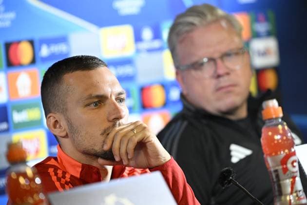 MALMÖ, SWEDEN 20240820 Sparta Prague head coach Lars Friis and player Lukas Haraslin tv during the press conference before the Champions League qualifier against Malmö FF MALMÖ SWEDEN x50090x  Copyright: xJohanxNilsson TTx PRESSTRÄFF MED SPARTA PRAG INFÖR CHAMPIONS LEAGUE KVAL MOT MALMÖ FF