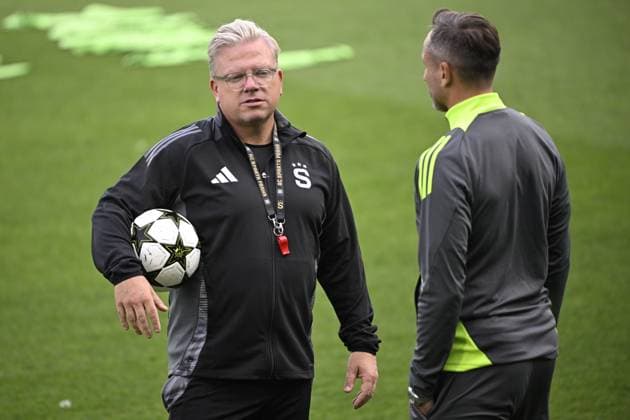 MALMÖ, SWEDEN 20240820 Sparta Prague head coach Lars Friis during training for the Champions League qualifier against Malmö FF at Eleda Stadium in Malmö MALMÖ SWEDEN x50090x  Copyright: xJohanxNilsson TTx TRÄNING SPARTA PRAG INFÖR CHAMPIONS LEAGUE KVAL MOT MALMÖ FF