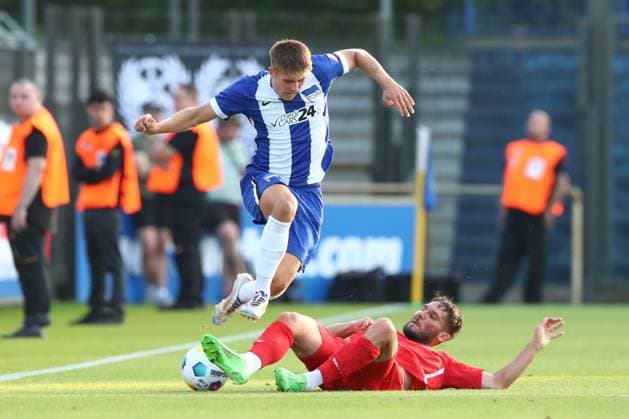 Sport Themen der Woche KW34 Sport Bilder des Tages 20.08.2024, xtgx, Fussball Regionalliga Nordost, Hertha BSC Berlin II - FC Rot Weiss Erfurt emspor, v.l. Gustav Christensen (Hertha), Andy Truebenbach (Trübenbach, Erfurt, 7) Zweikampf, Duell, Kampf, tackle (DFL DFB REGULATIONS PROHIBIT ANY USE OF PHOTOGRAPHS as IMAGE SEQUENCES and or QUASI-VIDEO) Berlin *** 20 08 2024, xtgx, Fußball Regionalliga Nordost, Hertha BSC Berlin II FC Rot Weiss Erfurt emspor, v l Gustav Christensen Hertha , Andy Truebenbach Trübenbach, Erfurt, 7 Zweikampf, Duell, Kampf, tackle DFL DFB REGULATIONS PROHIBIT ANY USE OF PHOTOGRAPHS as IMAGE SEQUENCES and or QUASI VIDEO Berlin