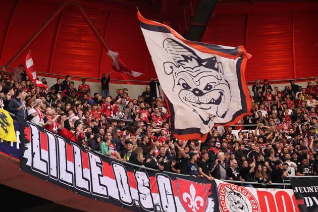Supporters de Lille lors du match LOSC Lille vs Slavia Prague, Barrages Ligue des Champions, stade du Hainaut Valenciennes, le 20 août 2024 - photo Laurent Sanson Panoramic FOOTBALL : LOSC Lille vs Slavia Prague - Play-offs Barrages Ligue des Champions 20 08 2024 LaurentSanson Panoramic 