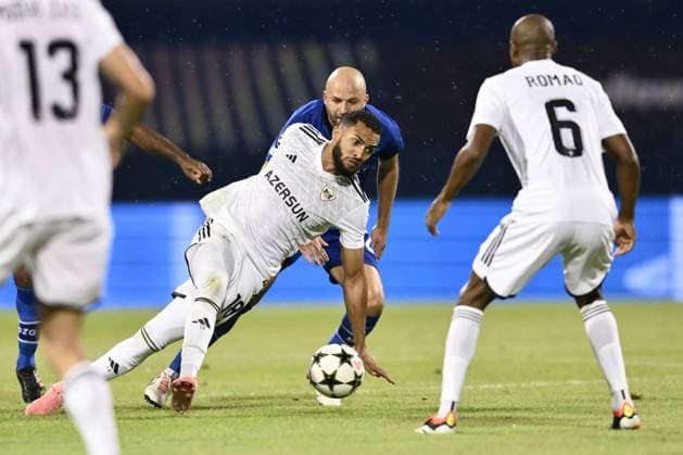 GNK Dinamo Zagreb v Qarabag - UEFA Champions Qualifying Play-Off: First Leg ZAGREB, CROATIA - AUGUST 20: Juninho of Qarabag in action against Josip Misic of Dinamo Zagreb during the UEFA Champions Qualifying Play-Off First Leg match between GNK Dinamo Zagreb and Qarabag at Stadion Maksimir on August 20, 2024 in Zagreb, Croatia.  JosipxRegovic PIXSELL