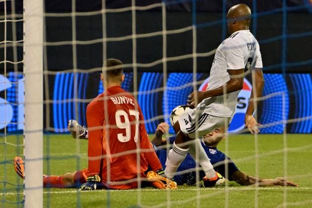 Zagreb, Croatioa, 20th August 2024: Fabijan Buntic of Qarabag (L) in action during the UEFA Champions League Play-offs 1st leg qualifying round football match between Dinamo Zagreb (Croatia) and Qarabag (Azerbaijan) at Stadium Maksimir, Zagreb, Croatia. (Igor Kupljenik SPP) Copyright: xIgorxKupljenikx xSPPx spp-en-IgKuSp-IK0_3323