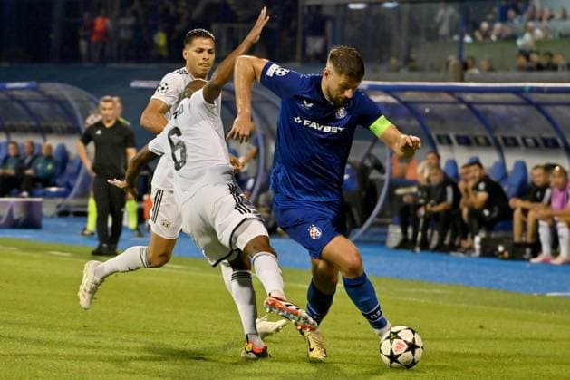 Zagreb, Croatioa, 20th August 2024: Bruno Petkovic of Dinamo Zagreb (R) in action against Julio Romao of Qarabag (C) during the UEFA Champions League Play-offs 1st leg qualifying round football match between Dinamo Zagreb (Croatia) and Qarabag (Azerbaijan) at Stadium Maksimir, Zagreb, Croatia. (Igor Kupljenik SPP) Copyright: xIgorxKupljenikx xSPPx spp-en-IgKuSp-IK0_3351