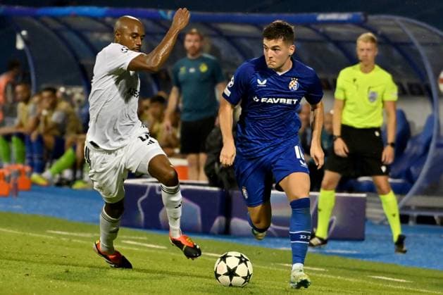 Zagreb, Croatioa, 20th August 2024: Martin Baturina of Dinamo Zagreb (R) in action against Julio Romao of Qarabag (L) during the UEFA Champions League Play-offs 1st leg qualifying round football match between Dinamo Zagreb (Croatia) and Qarabag (Azerbaijan) at Stadium Maksimir, Zagreb, Croatia. (Igor Kupljenik SPP) Copyright: xIgorxKupljenikx xSPPx spp-en-IgKuSp-IK0_3360