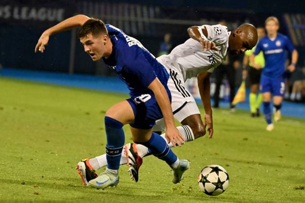 Zagreb, Croatioa, 20th August 2024: Martin Baturina of Dinamo Zagreb (R) in action against Julio Romao of Qarabag (L) during the UEFA Champions League Play-offs 1st leg qualifying round football match between Dinamo Zagreb (Croatia) and Qarabag (Azerbaijan) at Stadium Maksimir, Zagreb, Croatia. (Igor Kupljenik SPP) Copyright: xIgorxKupljenikx xSPPx spp-en-IgKuSp-IK0_3364
