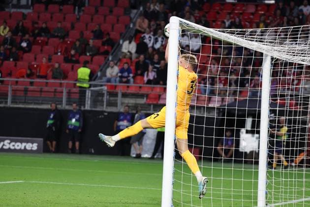 Antonin KINSKY (Slavia Prague) lors du match LOSC Lille vs Slavia Prague, Barrages Ligue des Champions, stade du Hainaut Valenciennes, le 20 août 2024 - photo Laurent Sanson Panoramic FOOTBALL : LOSC Lille vs Slavia Prague - Play-offs Barrages Ligue des Champions 20 08 2024 LaurentSanson Panoramic 