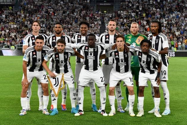 Team Juventus FC during Serie A 2024 25 match between Juventus FC and Como Calcio at Allianz Stadium on august 19, 2024 in Turin, Italy - ph Giuliano Marchisciano during Juventus FC vs Como 1907, Italian soccer Serie A match in Turin, Italy, August 19 2024  Copyright: xGiulianoxMarchisciano IPAxSportx xx IPA_48957617 IPA_Agency_IPA48957617