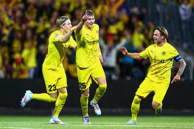 UEFA Champions league play off 2024 2025 Bodo Glimt Red Star Bodo 20240820 Bodo Glimts Isak M??tt? in the middle celebrates his 2 0 score with Jens Petter Hauge left and Patrick Berg during the Champions League play off match between Bodo Glimt and Crvena Zvezda Red Star Belgrade at the Aspmyra stadium in Bodo, Norway, on Tuesday Photo Mats Torbergsen NTB Bodo Norway EDITORIAL USE ONLY RESTRICTED USE FOR BETTING COMPANIES  Copyright: xMatsxTorbergsenx xNTBx