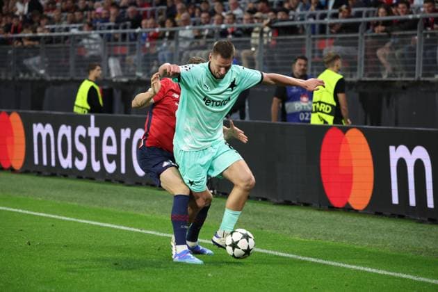 Lukas MASOPUST (Slavia Prague) et Gabriel GUDMUNDSSON (LOSC Lille) lors du match LOSC Lille vs Slavia Prague, Barrages Ligue des Champions, stade du Hainaut Valenciennes, le 20 août 2024 - photo Laurent Sanson Panoramic FOOTBALL : LOSC Lille vs Slavia Prague - Play-offs Barrages Ligue des Champions 20 08 2024 LaurentSanson Panoramic 