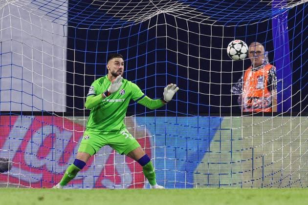 GNK Dinamo Zagreb v Qarabag - UEFA Champions Qualifying Play-Off: First Leg ZAGREB, CROATIA - AUGUST 20: Dinamo Zagreb Goalkeeper Ivan Nevistic in action during the UEFA Champions Qualifying Play-Off First Leg match between GNK Dinamo Zagreb and Qarabag at Stadion Maksimir on August 20, 2024 in Zagreb, Croatia.  LukaxStanzl PIXSELL