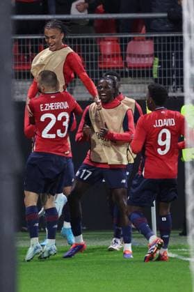 But de Edon ZHEGROVA (LOSC Lille) et joie des joueurs du LOSC lors du match LOSC Lille vs Slavia Prague, Barrages Ligue des Champions, stade du Hainaut Valenciennes, le 20 août 2024 - photo Laurent Sanson Panoramic FOOTBALL : LOSC Lille vs Slavia Prague - Play-offs Barrages Ligue des Champions 20 08 2024 LaurentSanson Panoramic 