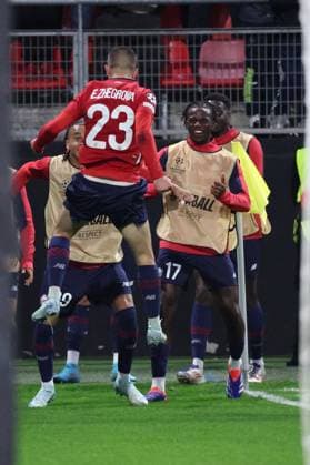 But de Edon ZHEGROVA (LOSC Lille) et joie des joueurs du LOSC lors du match LOSC Lille vs Slavia Prague, Barrages Ligue des Champions, stade du Hainaut Valenciennes, le 20 août 2024 - photo Laurent Sanson Panoramic FOOTBALL : LOSC Lille vs Slavia Prague - Play-offs Barrages Ligue des Champions 20 08 2024 LaurentSanson Panoramic