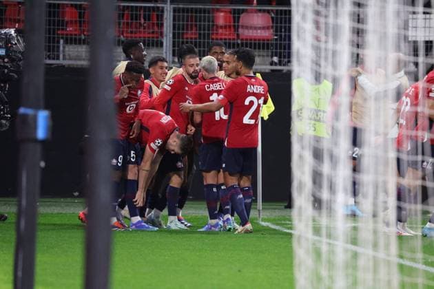Joie des joueurs du LOSC sur le but de Edon ZHEGROVA (LOSC Lille) lors du match LOSC Lille vs Slavia Prague, Barrages Ligue des Champions, stade du Hainaut Valenciennes, le 20 août 2024 - photo Laurent Sanson Panoramic FOOTBALL : LOSC Lille vs Slavia Prague - Play-offs Barrages Ligue des Champions 20 08 2024 LaurentSanson Panoramic 
