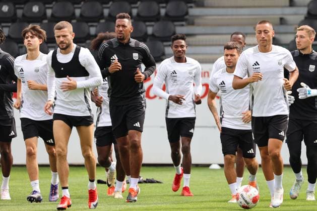 SOCCER - UEFA EL, LASK vs Bukarest LINZ,AUSTRIA,21.AUG.24 - SOCCER - UEFA Europa League, qualification, Linzer ASK vs FCSB Bukarest, preview, training LASK. Image shows the team of LASK.  GEPAxpictures xMathiasxMandl