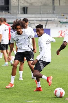 SOCCER - UEFA EL, LASK vs Bukarest LINZ,AUSTRIA,21.AUG.24 - SOCCER - UEFA Europa League, qualification, Linzer ASK vs FCSB Bukarest, preview, training LASK. Image shows Tomas Tavares and Moses Usor (LASK).  GEPAxpictures xMathiasxMandl