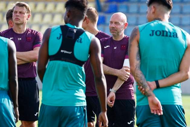 Dinamo Minsk v RSC Anderlecht - UEFA Europa League - media activities MEZOKOVESD, HUNGARY - AUGUST 21 : Riemer Brian head coach of RSC Anderlecht pictured during a training session prior to the UEFA Europa League Play-offs1st leg match between Dinamo Minsk and RSC Anderlecht on August 21, 2024 in Mezokovesd, Hungary, 21 08 2024 Mezokovesd Hungary  Copyright: xJanxDexMeuleneirx