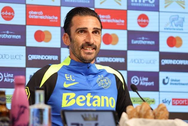SOCCER - UEFA EL, LASK vs Bukarest LINZ,AUSTRIA,21.AUG.24 - SOCCER - UEFA Europa League, qualification, Linzer ASK vs FCSB Bukarest, preview, press conference, PK, Pressekonferenz Bukarest. Image shows head coach Ilias Charalampous (Bukarest).  GEPAxpictures xMathiasxMandl