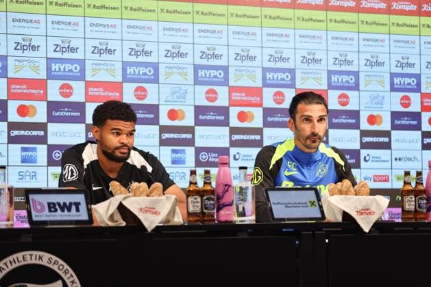 SOCCER - UEFA EL, LASK vs Bukarest LINZ,AUSTRIA,21.AUG.24 - SOCCER - UEFA Europa League, qualification, Linzer ASK vs FCSB Bukarest, preview, press conference, PK, Pressekonferenz Bukarest. Image shows Malcolm Edjouma and head coach Ilias Charalampous (Bukarest).  GEPAxpictures xMathiasxMandl