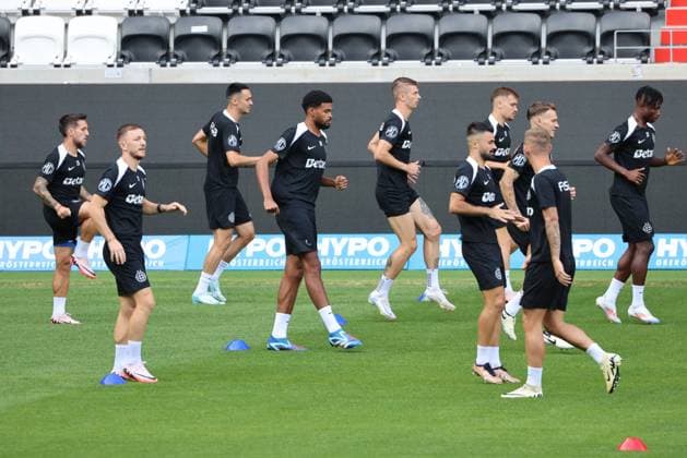 SOCCER - UEFA EL, LASK vs Bukarest LINZ,AUSTRIA,21.AUG.24 - SOCCER - UEFA Europa League, qualification, Linzer ASK vs FCSB Bukarest, preview, training Bukarest. Image shows the team of Bukarest.  GEPAxpictures xMathiasxMandl